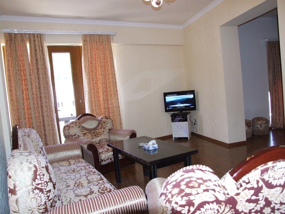 Hotel Central Jermuk Exterior photo